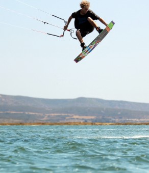 Luke Whiteside hitting a kicker with a kite